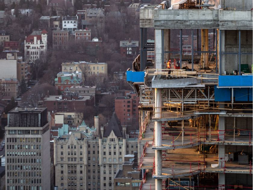 montreal-que-december-7-2015-construction-workers-on.jpg