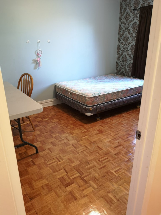 近CU house二楼 转租五月-九月 可续租 月租650可议价