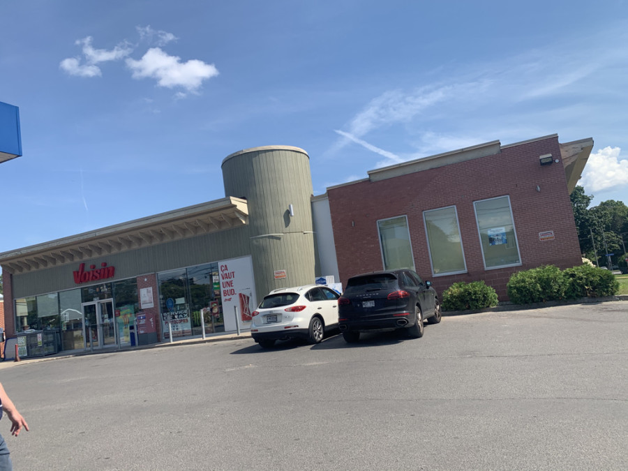双山市中心大型杂货店带加油站出售
