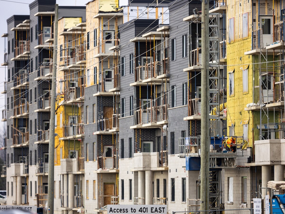 安大略省伦敦市一栋在建的大型出租公寓楼