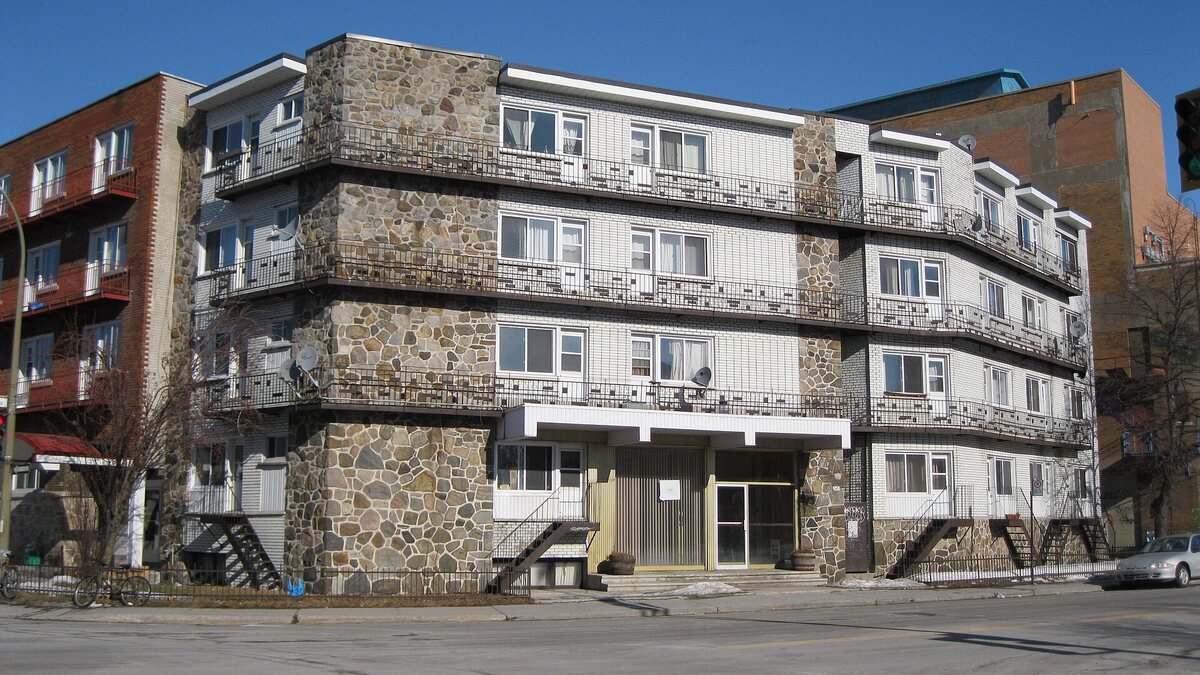 蒙特利尔 rue Bélanger 的一栋住宅楼