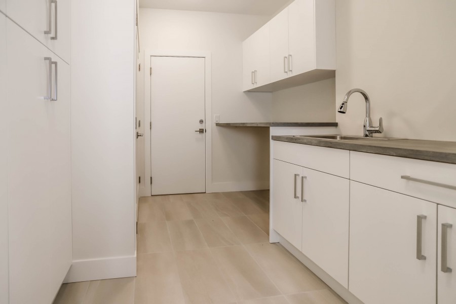 【住宅出售】 基洛纳高档社区全新湖景现代豪宅iU91加拿大地产城